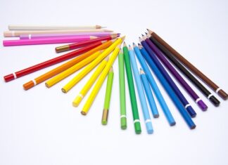 Jak nauczyć dziecko ładnie kolorować?