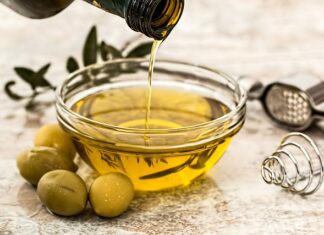 Co jest lepsze dla niemowlaka oliwka czy balsam?
